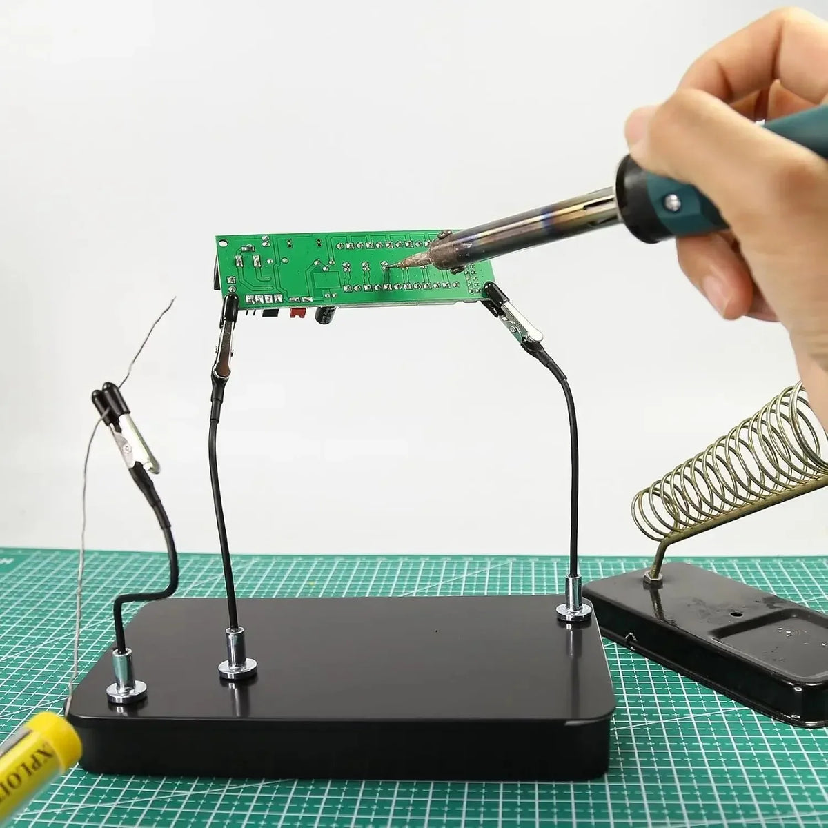Soporte De Pintura Con 12 Pinzas Magnéticas Flexibles Y Caja Metálica